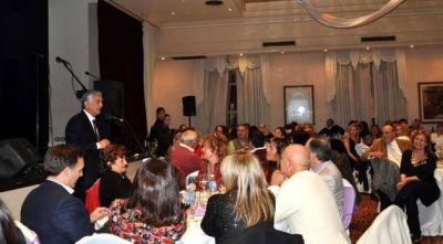 El gobernador comparti� una cena con 250 docentes y directivos escolares