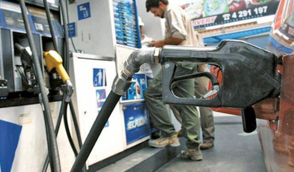 Paro de Petroleros: el martes podr�a faltar combustible en San Juan
