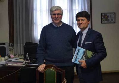El ingeniero del t�nel m�s largo del mundo volvi� a las aulas platenses