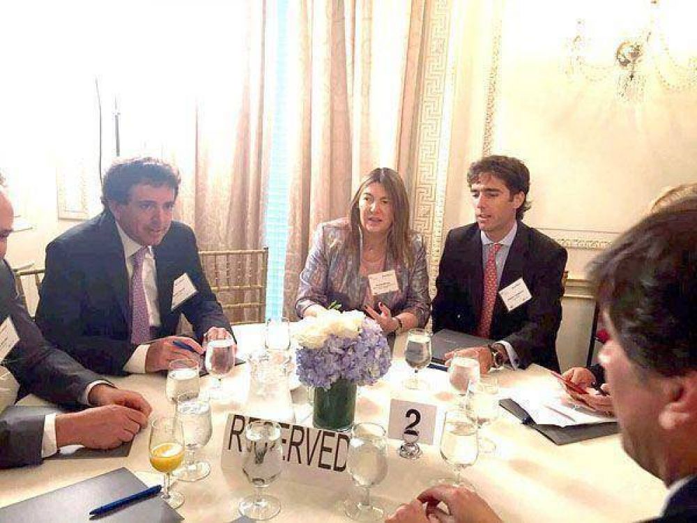Bertone particip junto al ministro Prat Gay de la conferencia Oportunidades de Negocios en Argentina