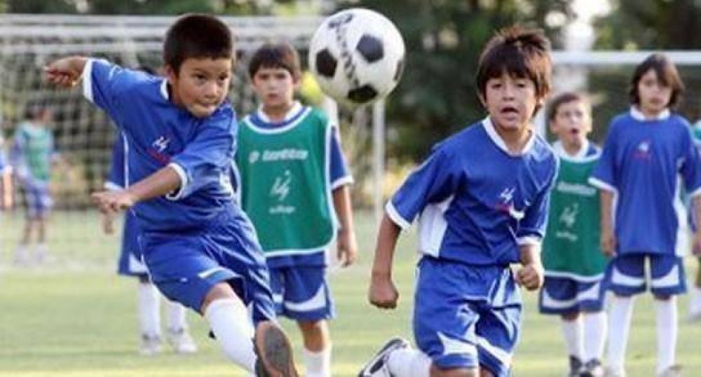 Santa Fe lanz� un programa de promoci�n de f�tbol infantil