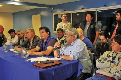 Petroleros siguen de paro y hoy habr� reuni�n clave