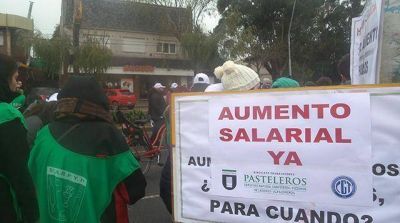 Nueva protesta ante falta de acuerdo salarial con el sector alfajoreros