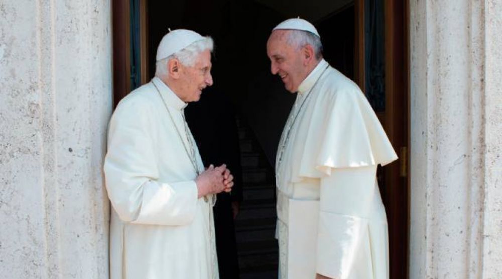 Francisco: Benedicto XVI es Papa Emrito y cuida mis espaldas con su oracin