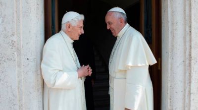 Francisco: Benedicto XVI es Papa Em�rito y cuida mis espaldas con su oraci�n