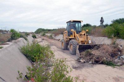 Realizan limpieza de desag�es pluviales de la ciudad