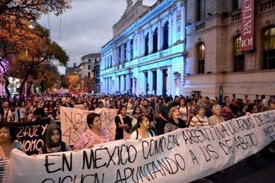 Multitudinaria marcha record� a los 43 estudiantes desaparecidos en M�xico