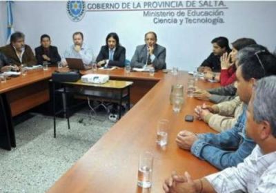 Los gremios docentes salte�os vuelven a la carga por mejoras salariales