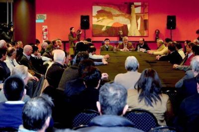El gobernador se reuni� con empresarios y gremialistas