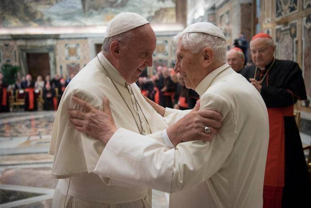Ratzinger a Francisco: Su bondad es el lugar en el que me siento protegido. Siga adelante por esta va de la misericordia