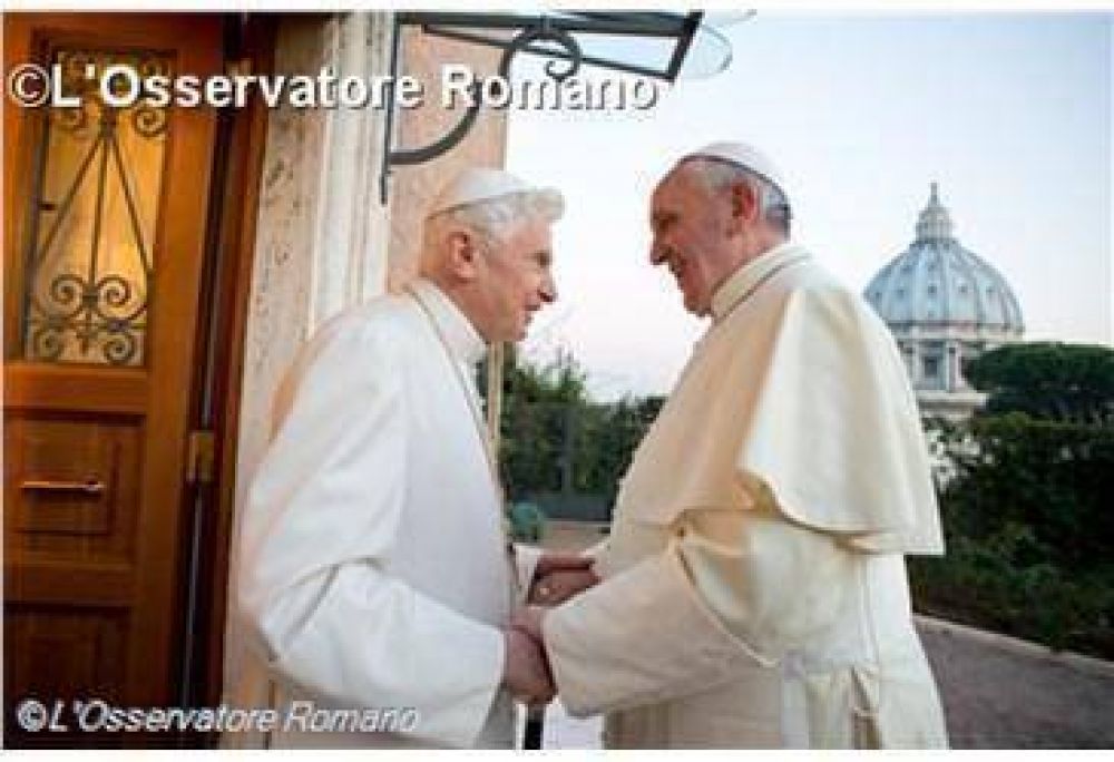 El Papa Francisco: Benedicto XVI ha hecho y hace teologa de rodillas