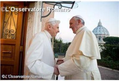 El Papa Francisco: Benedicto XVI ha hecho y hace teolog�a de rodillas