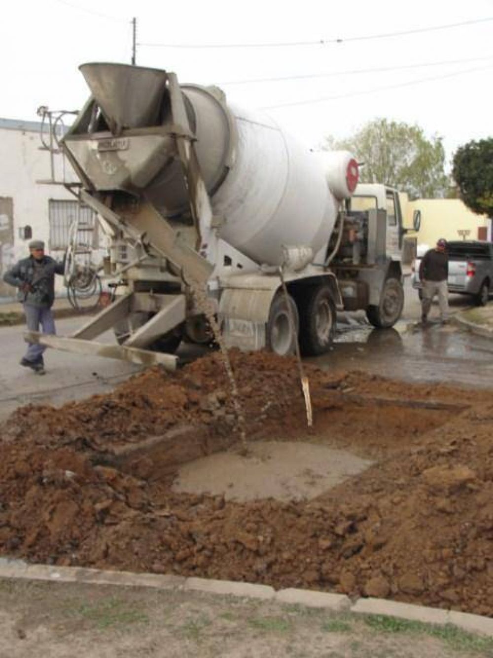 Pagando deudas. Pavimento sometido a reparaci�n duradera
