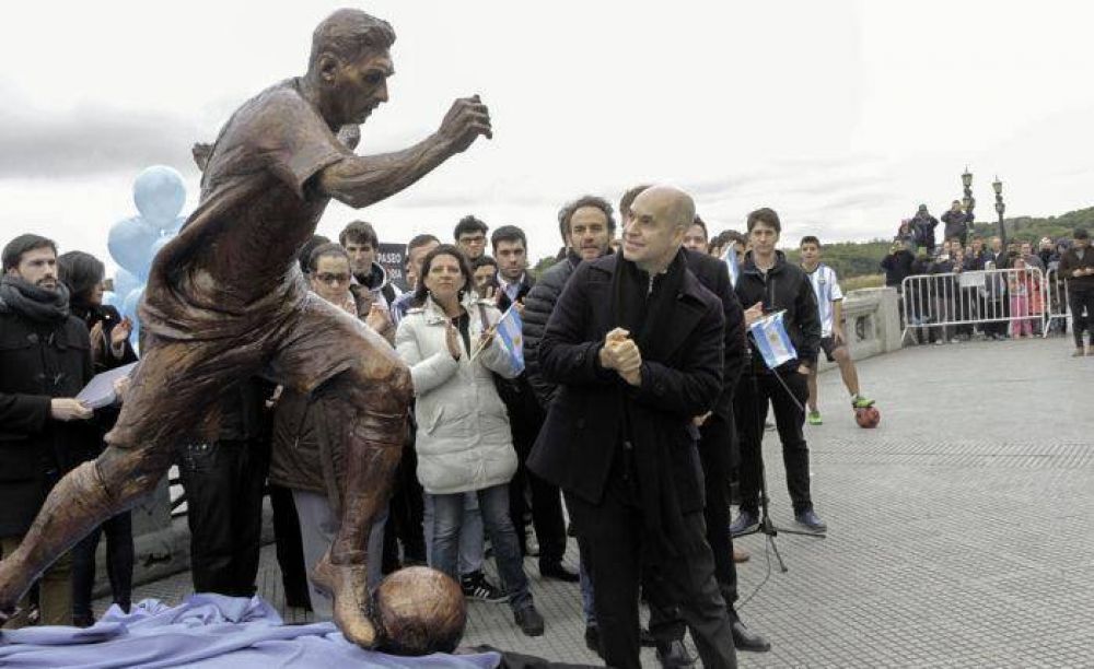 Rodrguez Larreta inaugur una estatua de Lionel Messi y pidi que el dolo siga en la Seleccin