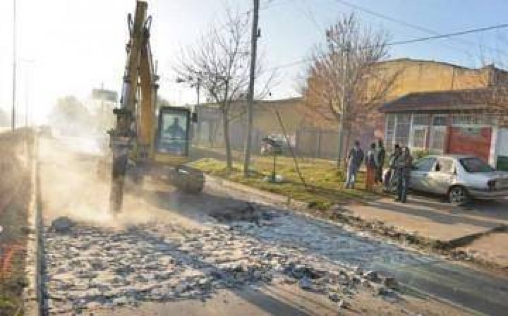  Obras de bacheo en Monte Grande