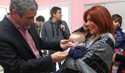 Ferraresi inaugur� obras en un Jard�n Maternal