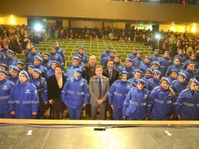Egresaron otros 88 polic�as locales