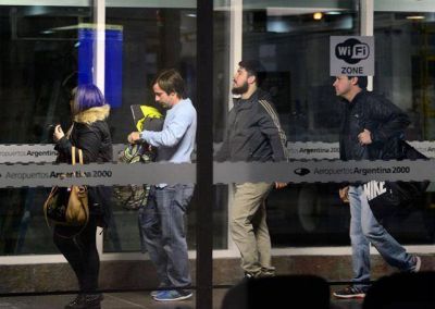 Partieron de R�o Gallegos, con rumbo a Buenos Aires, los hijos de B�ez. Viajan con M�ximo Kirchner en el mismo vuelo