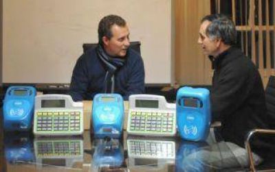 La aplicaci�n del sistema SUBE cada vez m�s cerca: la provincia recibi� las primeras 200 m�quinas lectoras