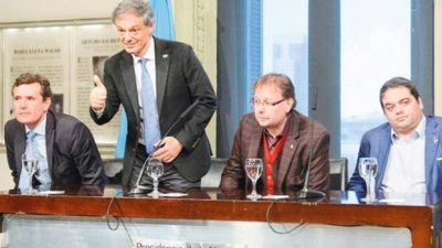Con una ley de la oposici�n, Macri impulsa la compra de autopartes nacionales