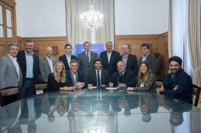 Firman convenios con el gobierno nacional para dos barrios por 65 millones de pesos