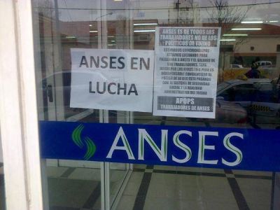 Viacaba dijo que �la intenci�n del gobierno es devolver el negocio de las AFJP a los bancos�