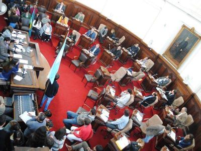 Concejo Deliberante: Freno a los hipermercados y pedido de interpelaci�n a Luchessi