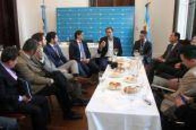 Garro recibi� la visita de alcaldes latinoamericanos en el Palacio Municipal