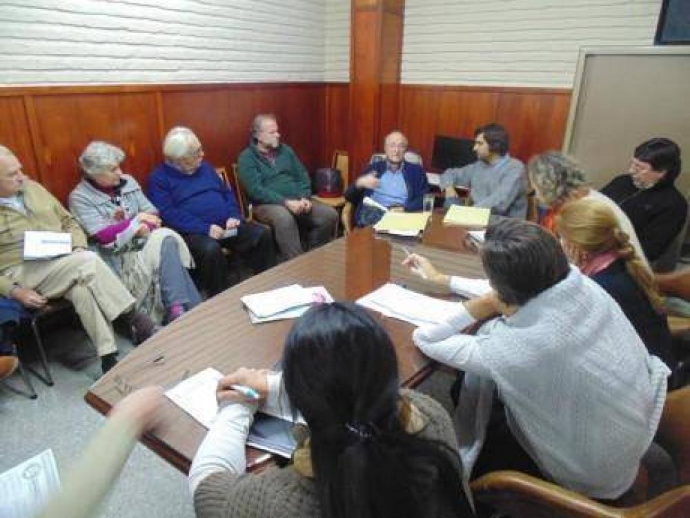 Presupuesto Participativo: conferencia de prensa del Colectivo Trenque Lauquen por M�s Participaci�n