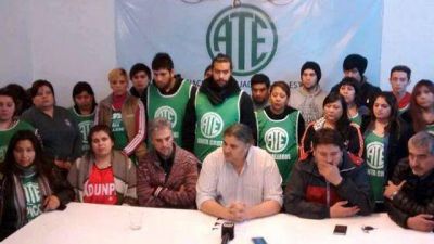 Tras el desalojo de las escuelas, ATE anunci� paro por tiempo indeterminado