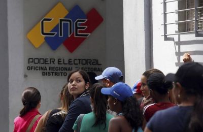 Venezuela: el chavismo pretende dar un s�lo d�a para la recolecci�n de firmas del 20% del padr�n