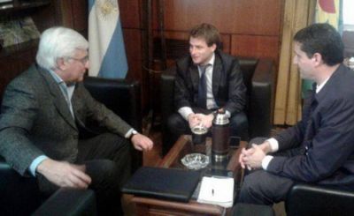 Abad contin�a apoyando la pavimentaci�n del camino a Labard�n