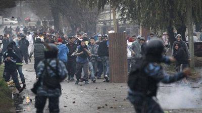 Sospechan que una interna policial agit� una pueblada en Ituzaing�