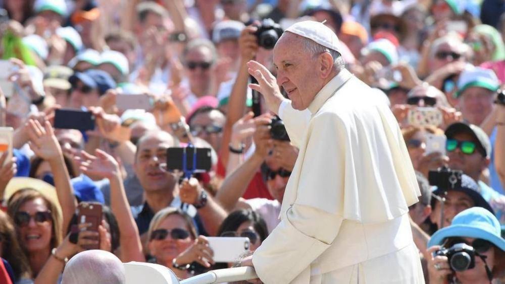 El Papa: estemos alerta ante las nuevas pobrezas del bienestar