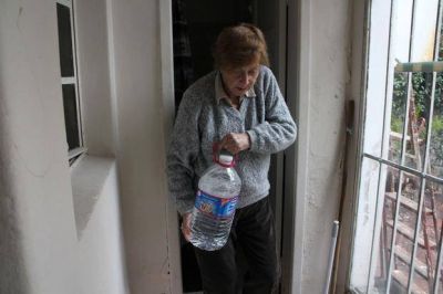 Baja presi�n de agua, un calvario repetido en diferentes barrios