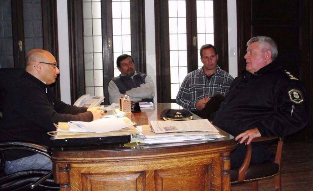 Reino le pide a la polic�a bonaerense abrir dos subcomisar�as m�viles