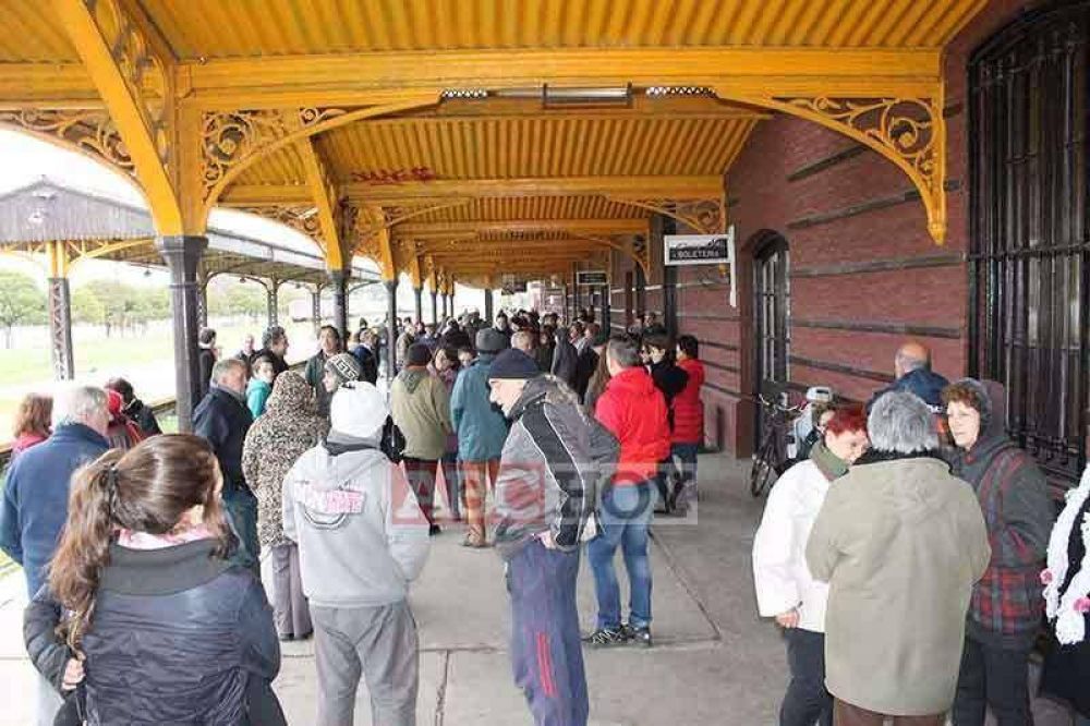 Que vuelva el tren: manifestaci�n en la Estaci�n