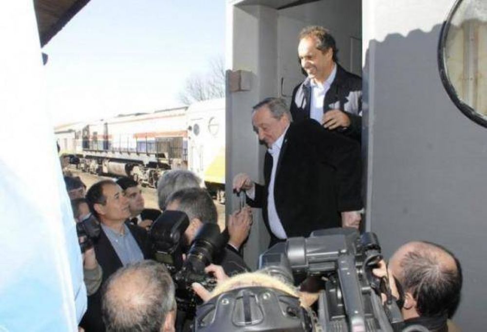 Los trenes que inauguraron Scioli y Lunghi, sin mantenimiento, y con grav�simas fallas de seguridad