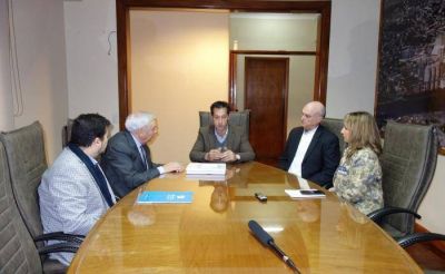 ROJAS RECIBI� EL ESTUDIO SOBRE LOG�STICA