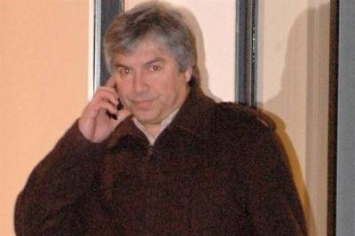B�ez oscila entre dos estrategias: negociar o pelear hasta el final