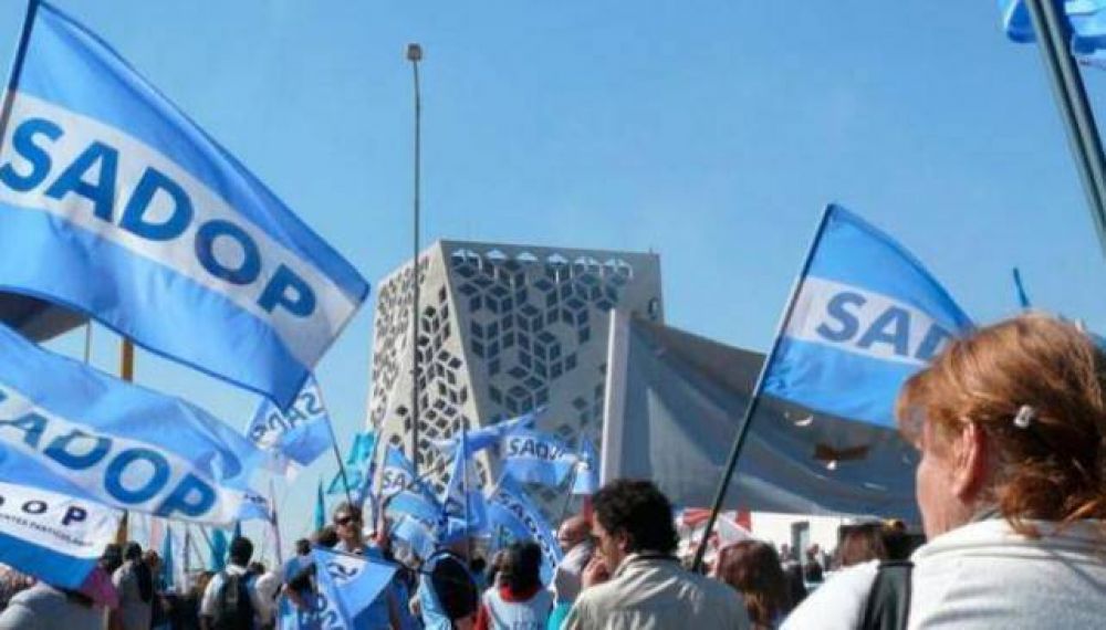 Docentes privados piden reabrir las paritarias