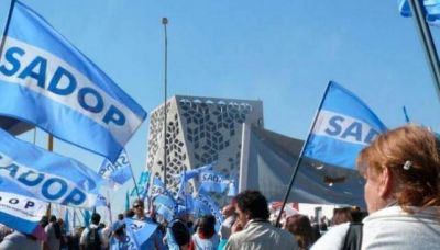 Docentes privados piden reabrir las paritarias