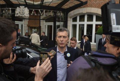 Desde Bruselas, Macri sostuvo que mantiene una 