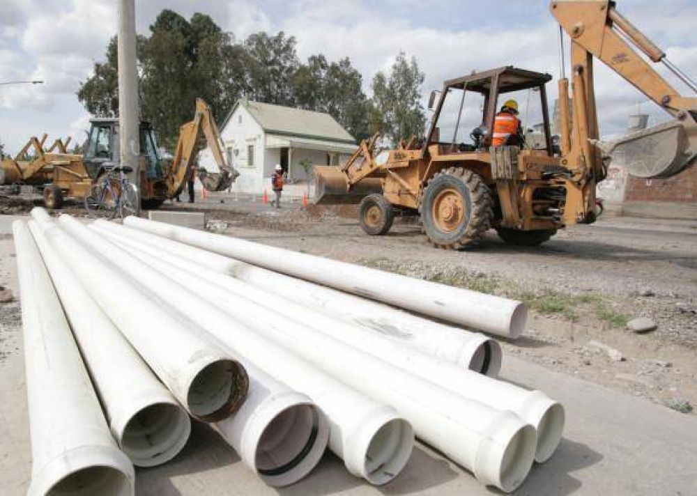 La Naci�n prometi� fondos para cloacas en 15 distritos