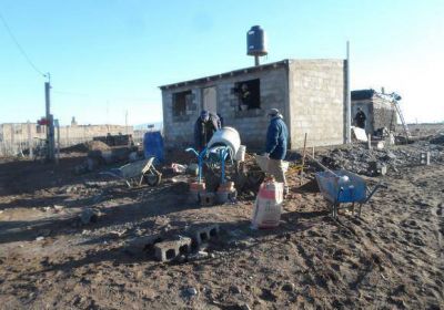 Con blocks y machimbre hacen m�dulos definitivos