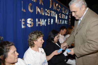 Comienzan a entregar, de manera gratuita, tarjetas SUBE para el transporte urbano