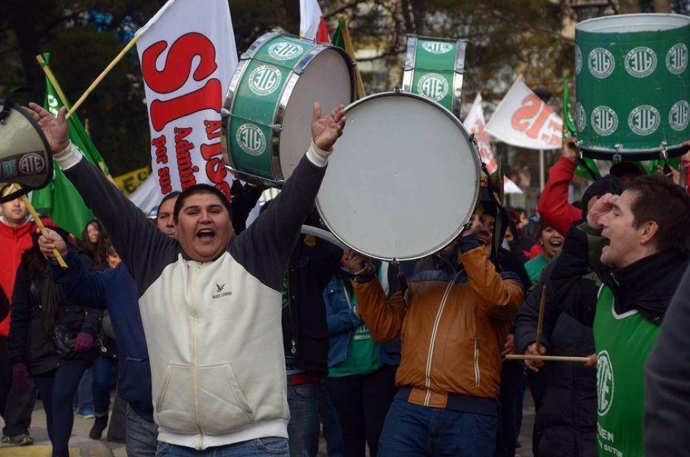 ATE quiere 42% de aumento