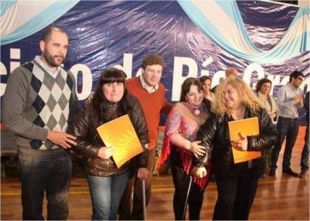 Melella encabez� nueva entrega de viviendas