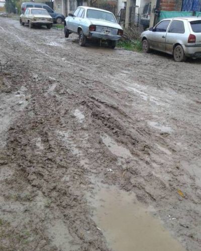 Vecinos se quejan de calles �intransitables� por las lluvias