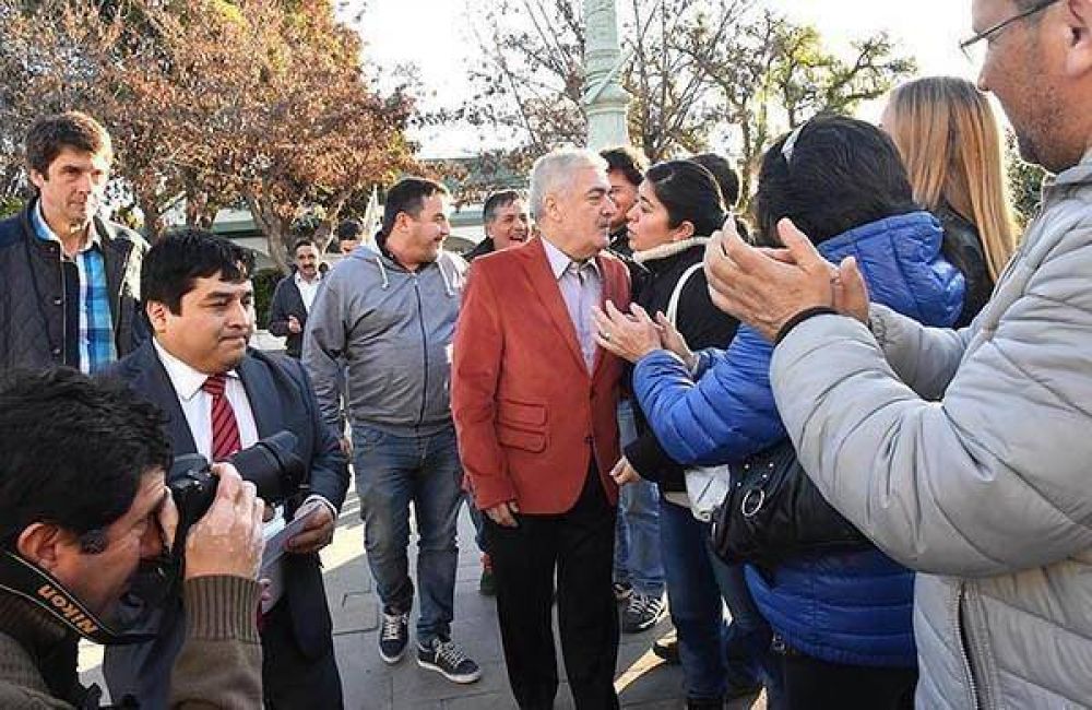 Todos al gabinete: Das Neves quiere que participe la comunidad